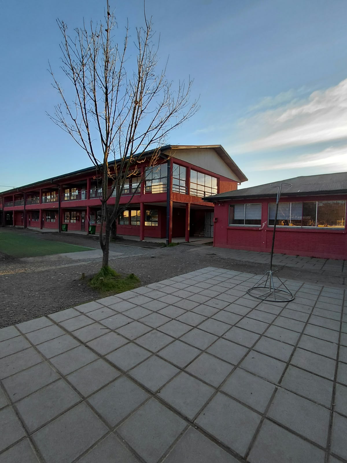 Edificio principal de la Escuela Presidente Carlos Ibáñez del Campo